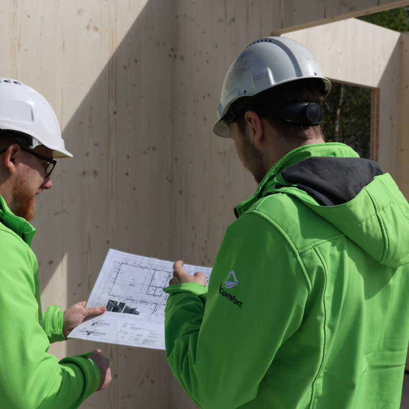 Budowa domów modułowych z drewna CLT vs tradycyjne budownictwo murowane – porównanie technologii